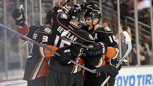 Anaheim-Ducks-Harry-How.jpg